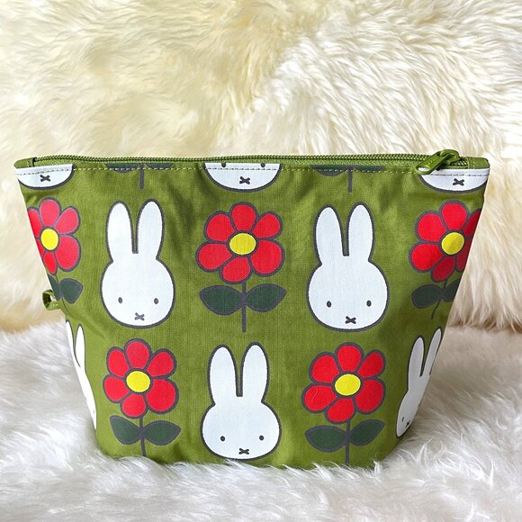 BAGGU Handbags - NWOT Baggu Go Pouch Medium - Miffy (Green Juice)
